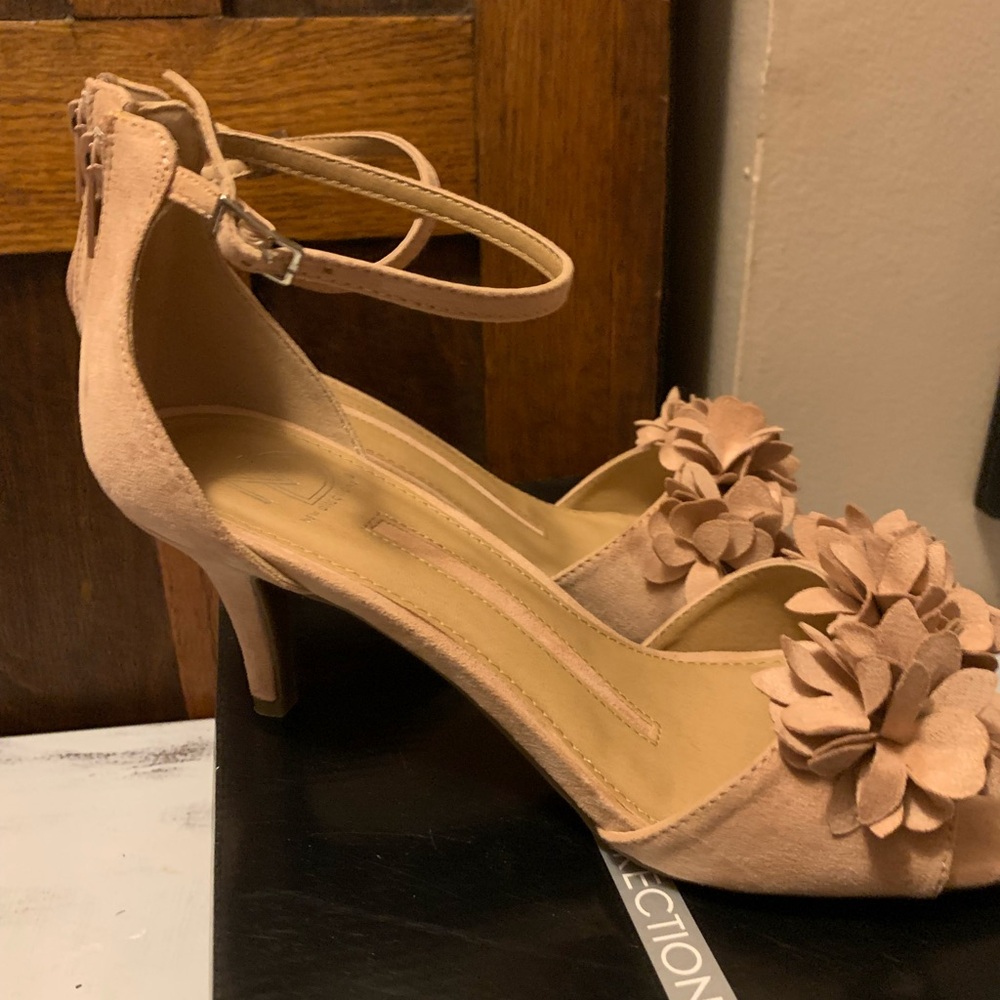 New Women’s Floral Ankle-Strap Sandals in Pale Pink - Picture 4 of 7